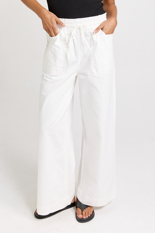 Betty Basics - Saffra Relax Leg Jean in White