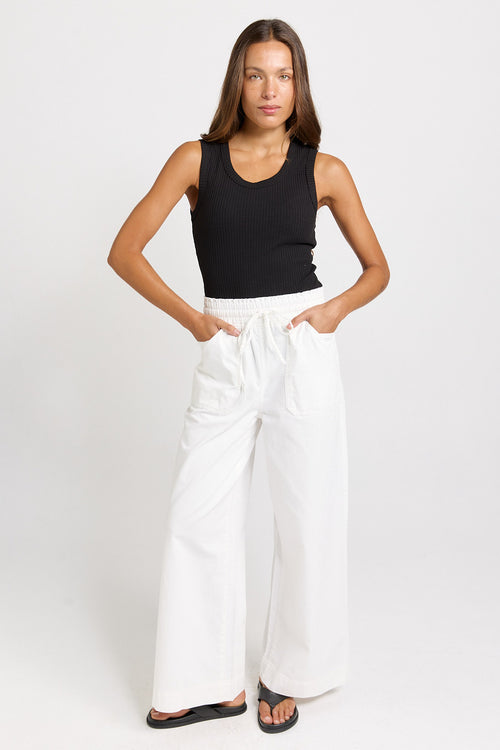 Betty Basics - Saffra Relax Leg Jean in White