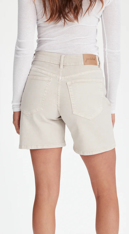 Junkfood - Bronte short in Neutral