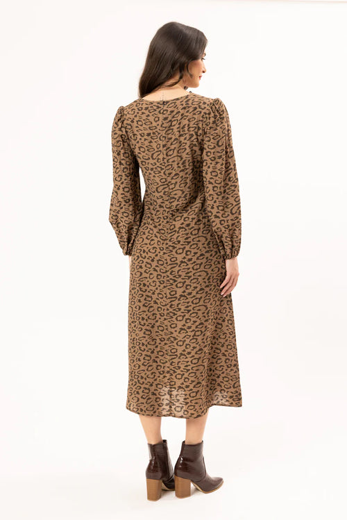 Seeking Lola - Elegant dress in Oak Cheeter