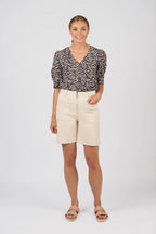KNEWE - SPIN Short K8016 - Natural Denim