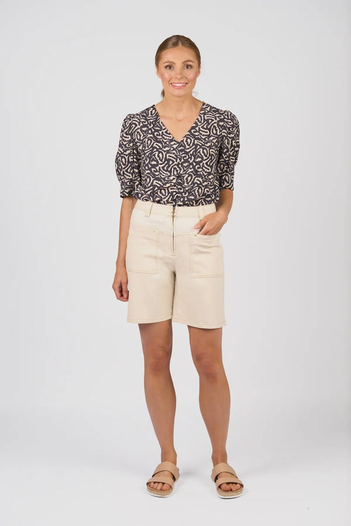 KNEWE - SPIN Short K8016 - Natural Denim