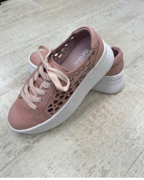 Hinako -Stockton in Blush