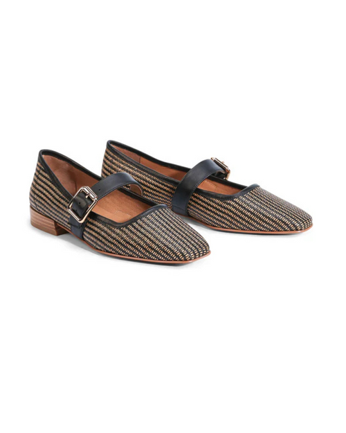 Eos - Sophy in Black-Grass