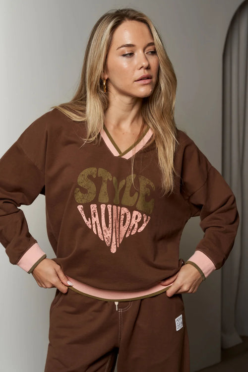 Style Laundry - Heart V Sweat in Brown